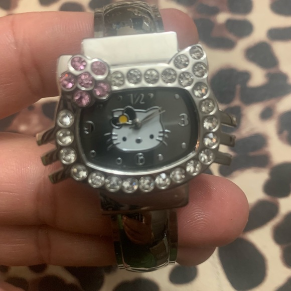 Hello kitty bracelet style watch - Picture 4 of 4